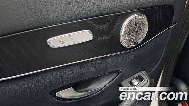 Mercedes-Benz GLC-Class 2019 — Şəkil 19/20