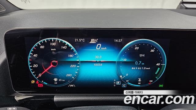 Mercedes-Benz GLA-Class 2021 — ფოტო 8/20