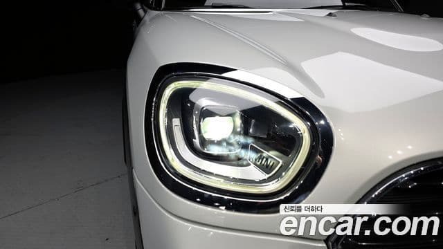 Mini Cooper Countryman 2021 — ფოტო 23/39
