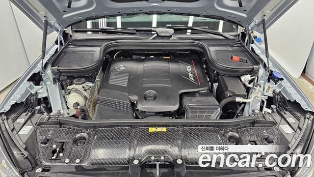 Mercedes-Benz GLE-Class 2025 — Photo 16/17