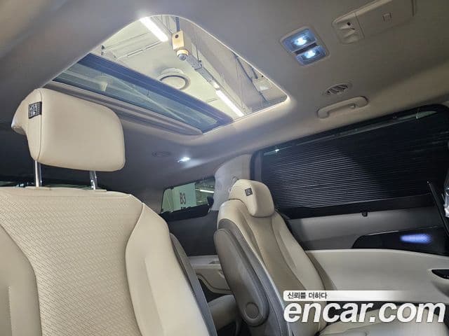Kia Carnival 2022 — Şəkil 17/20