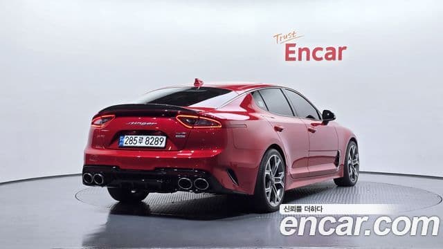 Kia Stinger 2018 — Фото 2/20