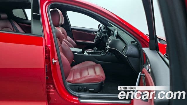 Kia Stinger 2018 — Фото 11/20