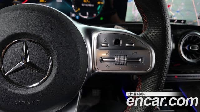 Mercedes-Benz GLB-Class 2021 — Şəkil 18/20