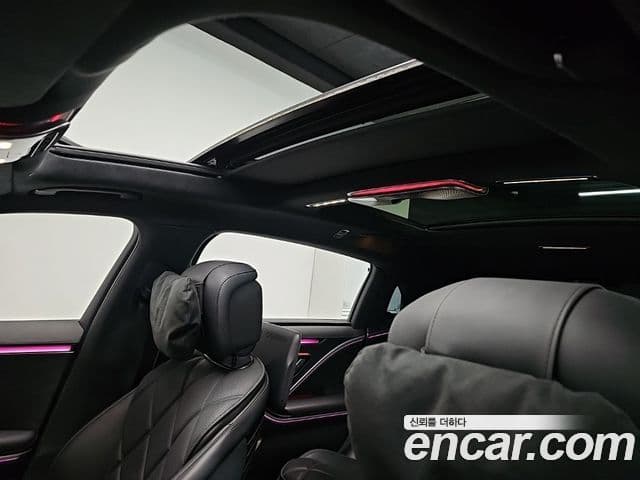 Mercedes-Benz S-Class 2023 — Photo 7/20