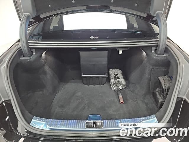 Mercedes-Benz S-Class 2023 — Photo 1/20