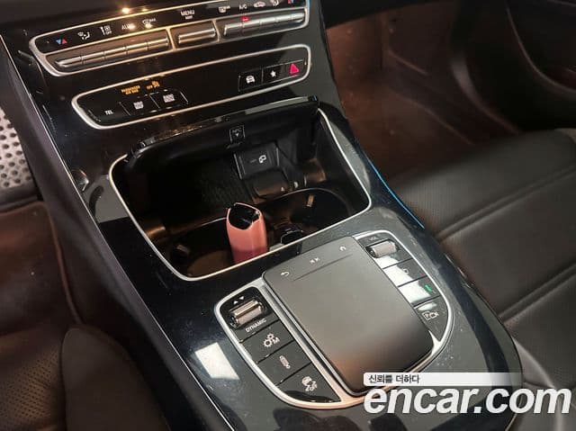 Mercedes-Benz E-Class 2022 — ფოტო 8/17