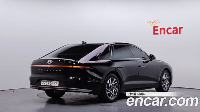 Hyundai Grandeur Hybrid 2023 — Photo 16/20