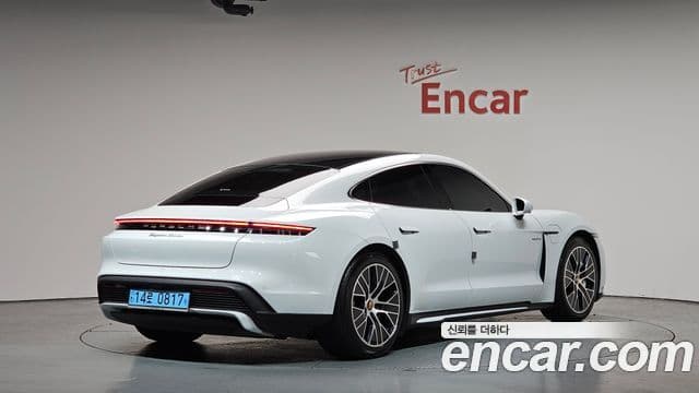 Porsche Taycan 2021 — Photo 8/34