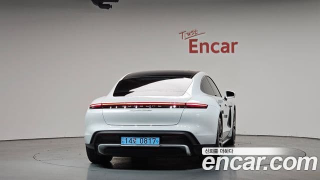 Porsche Taycan 2021 — Photo 26/34