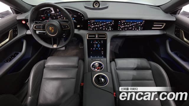 Porsche Taycan 2021 — Photo 31/34