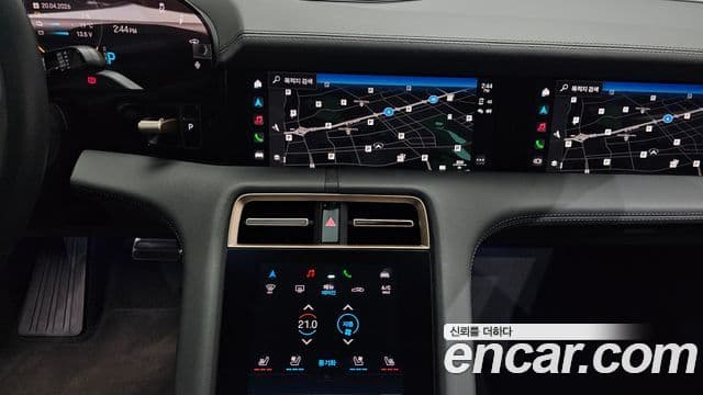 Porsche Taycan 2021 — Photo 11/34