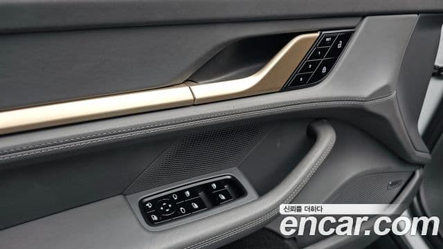 Porsche Taycan 2021 — Photo 14/34