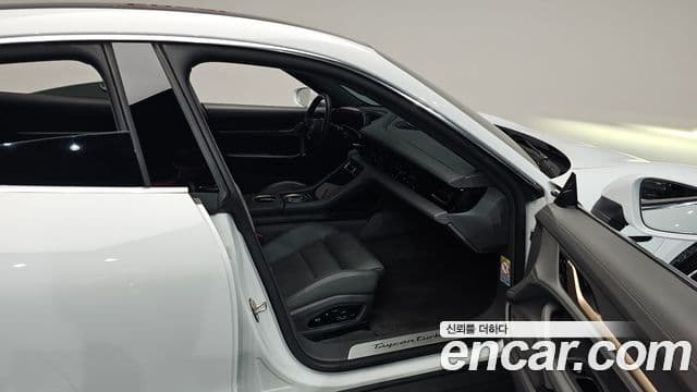 Porsche Taycan 2021 — Photo 27/34