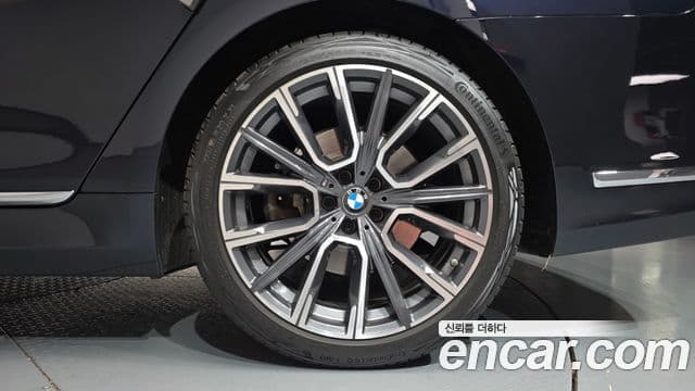 BMW 7 Series 2021 — Photo 27/39