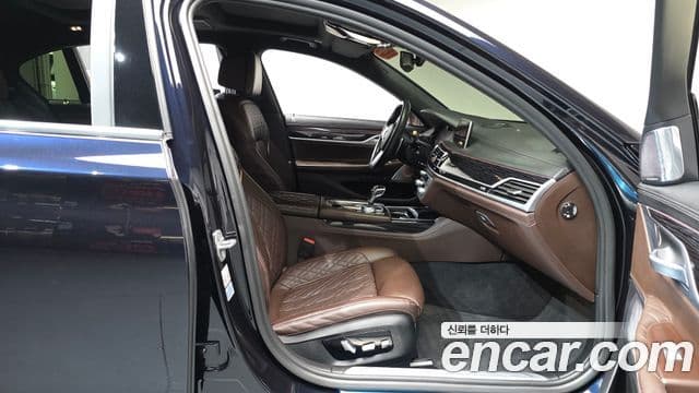 BMW 7 Series 2021 — Photo 23/39