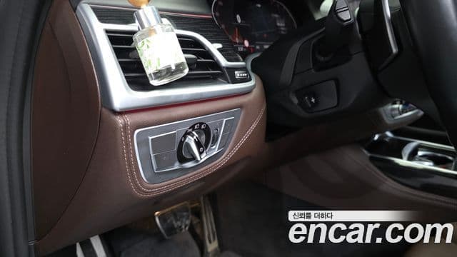 BMW 7 Series 2021 — Photo 33/39