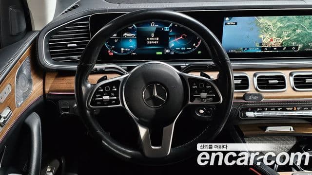 Mercedes-Benz GLE-Class 2019 — ფოტო 13/20