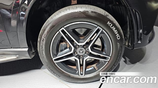 Mercedes-Benz GLE-Class 2019 — Photo 19/31