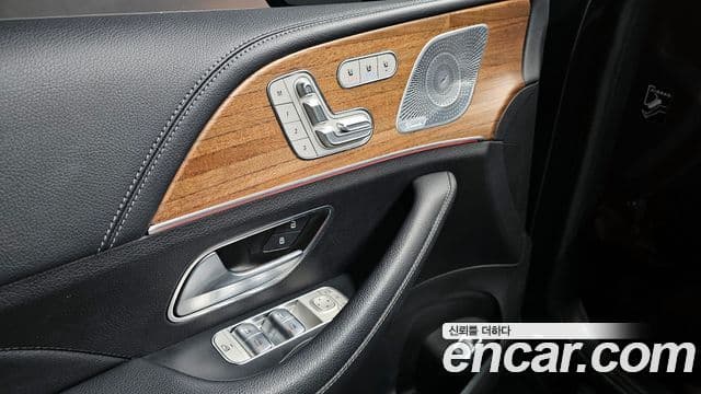 Mercedes-Benz GLE-Class 2019 — Photo 20/31