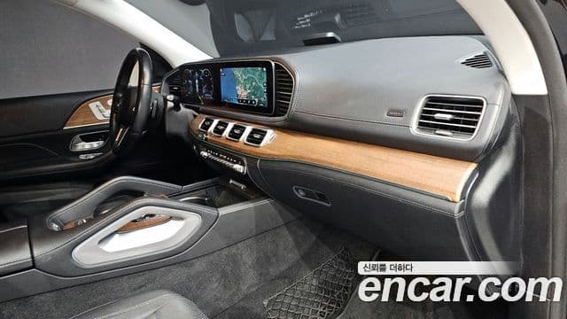 Mercedes-Benz GLE-Class 2019 — Photo 17/31