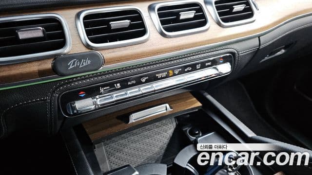 Mercedes-Benz GLE-Class 2019 — Photo 9/31