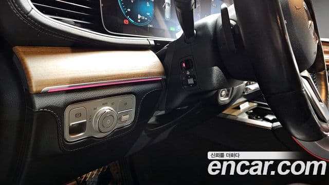 Mercedes-Benz GLE-Class 2019 — Photo 22/31