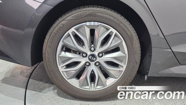Kia K5 2021 — ფოტო 5/20