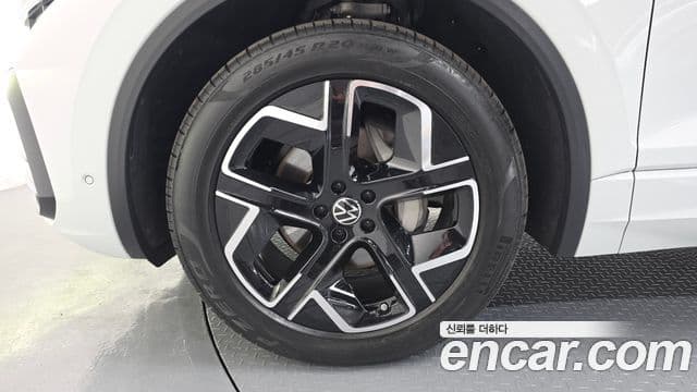 Volkswagen Touareg 2024 — ფოტო 5/20