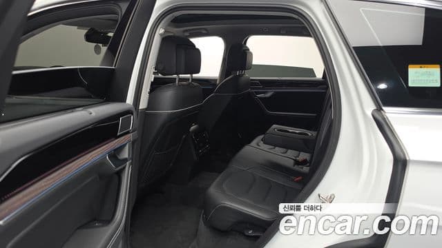 Volkswagen Touareg 2024 — ფოტო 11/20