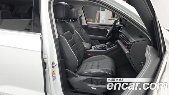Volkswagen Touareg 2024 — ფოტო 12/20