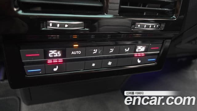 Volkswagen Touareg 2024 — ფოტო 17/20