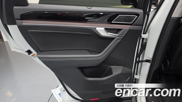 Volkswagen Touareg 2024 — Photo 3/32