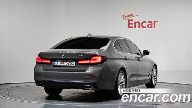 BMW 5 Series 2022 — Şəkil 1/20