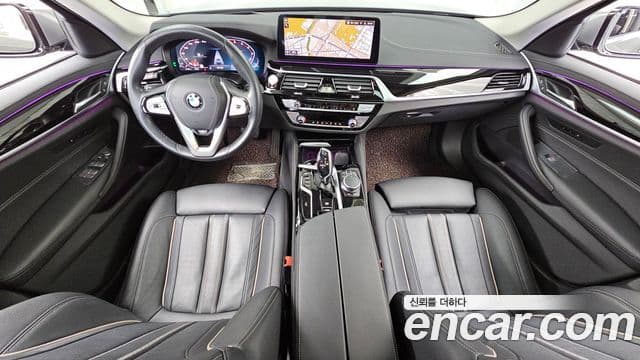 BMW 5 Series 2022 — Şəkil 10/20