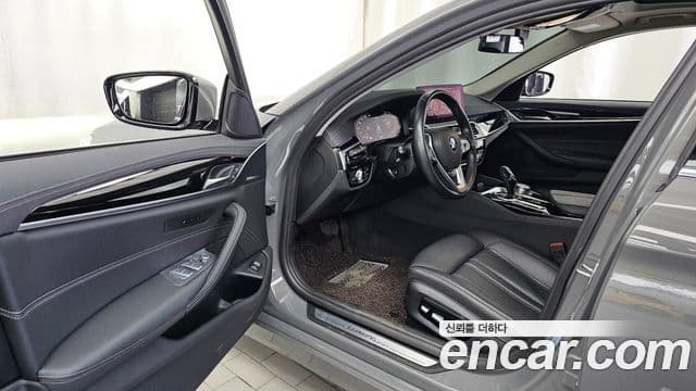 BMW 5 Series 2022 — Şəkil 8/20