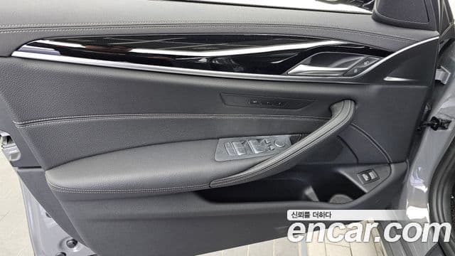 BMW 5 Series 2022 — Photo 24/34
