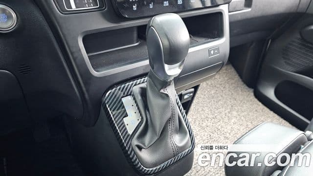 Hyundai Staria 2022 — ფოტო 9/20