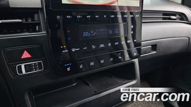 Hyundai Staria 2022 — ფოტო 18/20