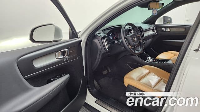 Volvo XC40 2021 — Şəkil 10/20