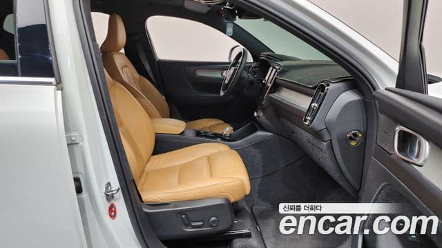 Volvo XC40 2021 — Şəkil 11/20