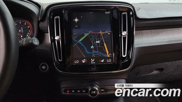 Volvo XC40 2021 — Şəkil 13/20
