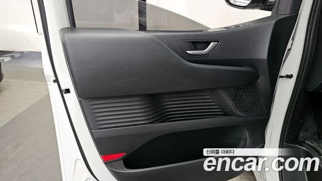 Hyundai Staria 2025 — Şəkil 32/34