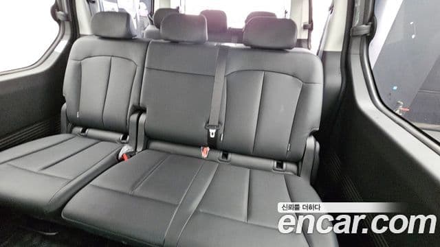 Hyundai Staria 2025 — Şəkil 28/34