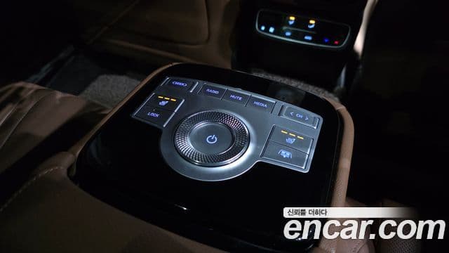 Genesis Electrified G80 2022 — ფოტო 18/20