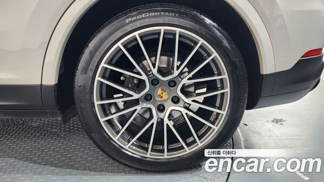 Porsche Cayenne 2021 — Photo 26/40