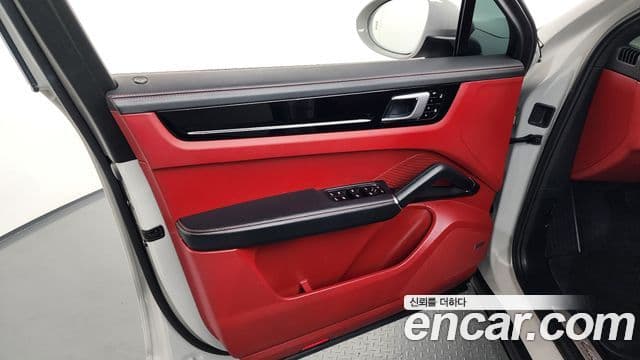 Porsche Cayenne 2021 — Photo 27/40