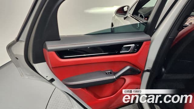 Porsche Cayenne 2021 — Photo 13/40