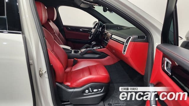 Porsche Cayenne 2021 — Photo 25/40