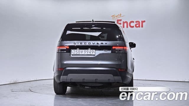 Land Rover Discovery 5 2019 — Şəkil 11/30